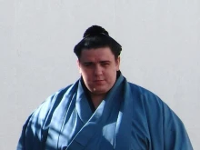 Аоияма с нова победа на силния сумо турнир в Осака