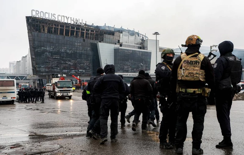 Броят на жертвите на атаката в Москва достигна 93-ма души, сред тях са и четири деца