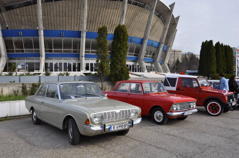 Откриха автомобилния ретро фестивал "Морски бриз" във Варна