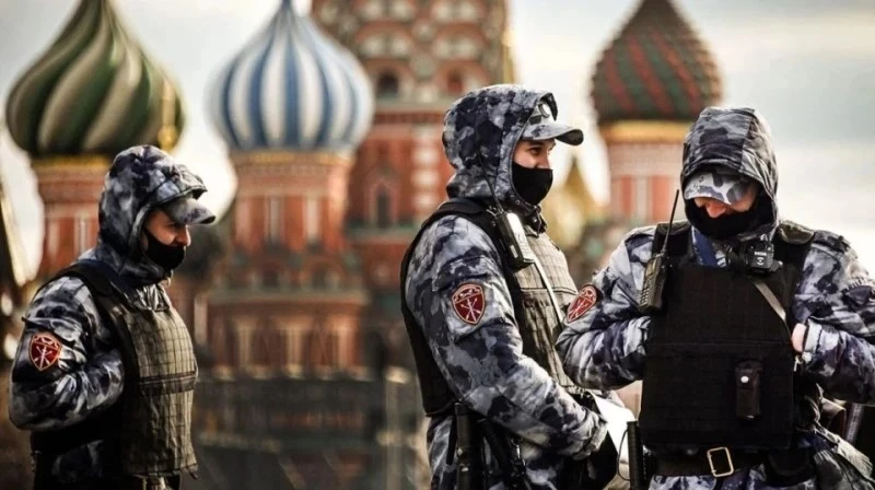 Атака в Москва: Путин е информиран, че задържаните имат "контакти в Украйна"