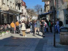 Рекордна опашка пред заведение в Пловдив