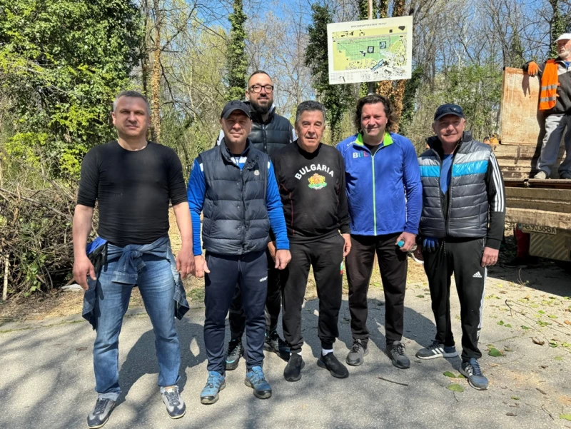 Знакови лица и много пловдивчани почистиха "Лаута"