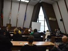 Водещи лектори дадоха съвети за болестта на Бехтерев на форум в Община Благоевград