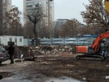 Днес тук има кооперация. Преди това - "Папараци". А помните ли още преди това?
