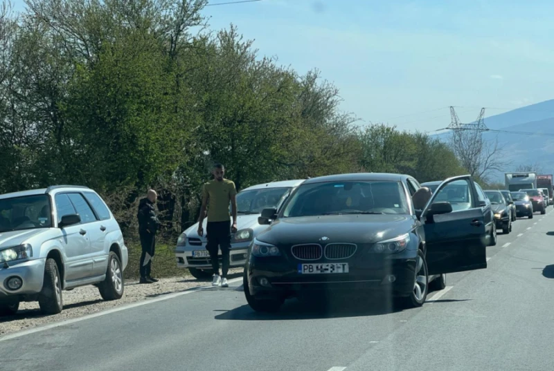 Много нерви на Околовръстното, задръстването е километрично