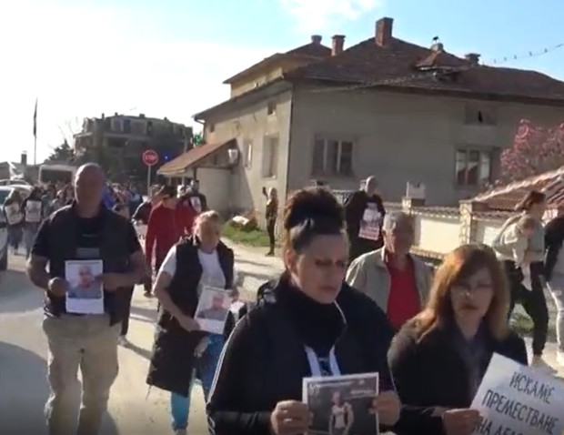 Жителите на Цалапица днес излязоха на пореден протест заради зверското