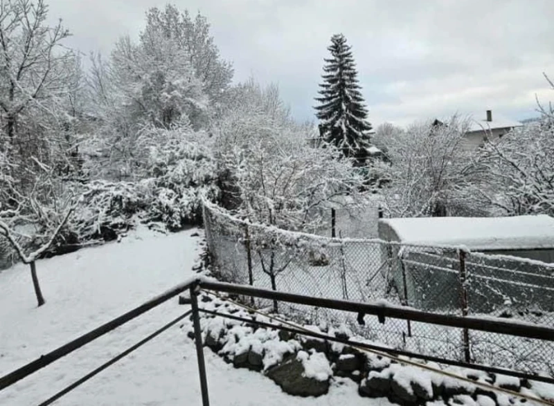Сняг на 13 км от София