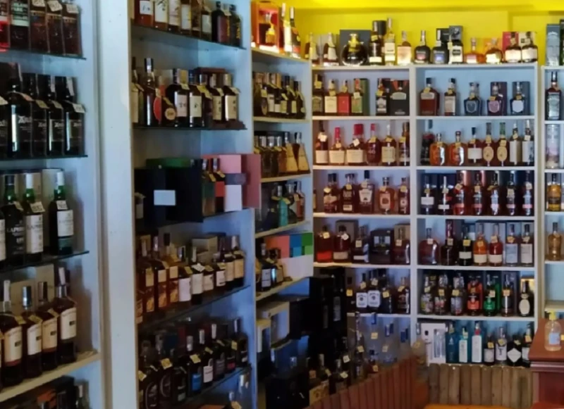 Италия ни върна крадец на уиски и мед от магазин в Кюстендил