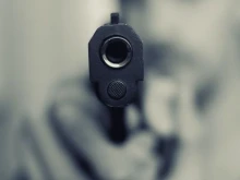 Откриха труп на прострелян в главата мъж