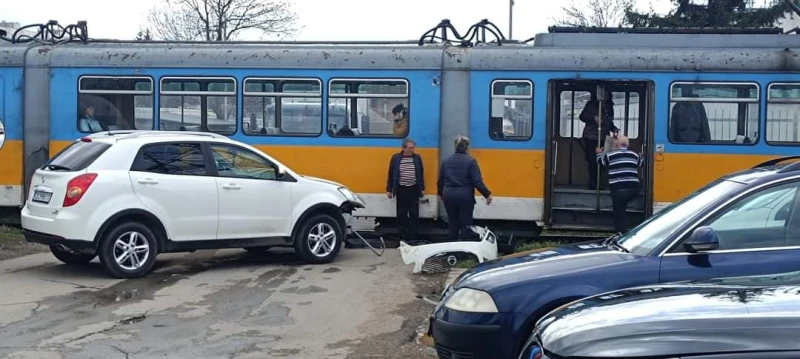 Катастрофа в столицата спря движението на трамваите 20 и 22