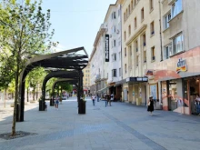 Задържаха двама мъже, пребили гражданин на площад "Славейков" в София