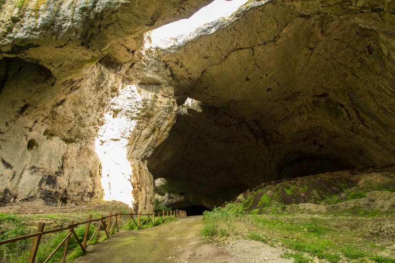 Кметът на Ловеч с предложение за търговия около Деветашката пещера
