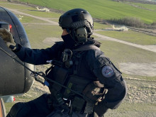 Пловдивски полицаи бяха част от екипажа на военен вертолет