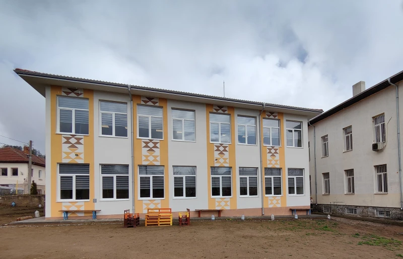 Кметът на община Котел откри новопостроеното крило на ОУ "Кап. Петър Пармаков" в Градец