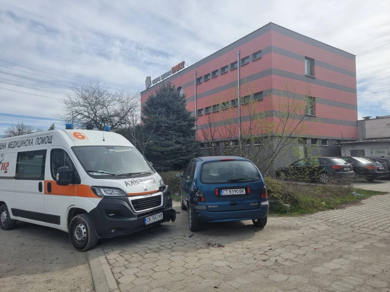 Няма пострадали при пътния инцидент с линейка в Стара Загора