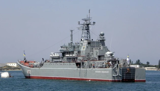 ВСУ са поразили с "Нептун" десантния кораб "Константин Олшански"