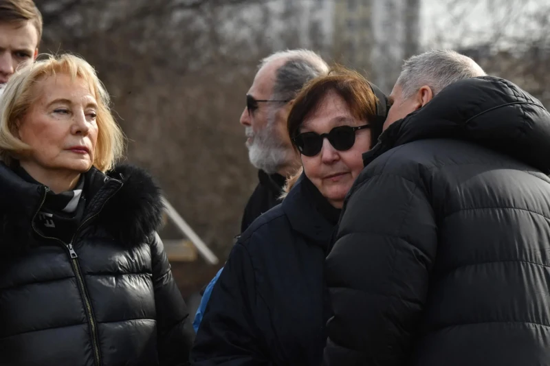 Родителите на Навални посетиха гроба на сина си на 40-ия ден след смъртта му