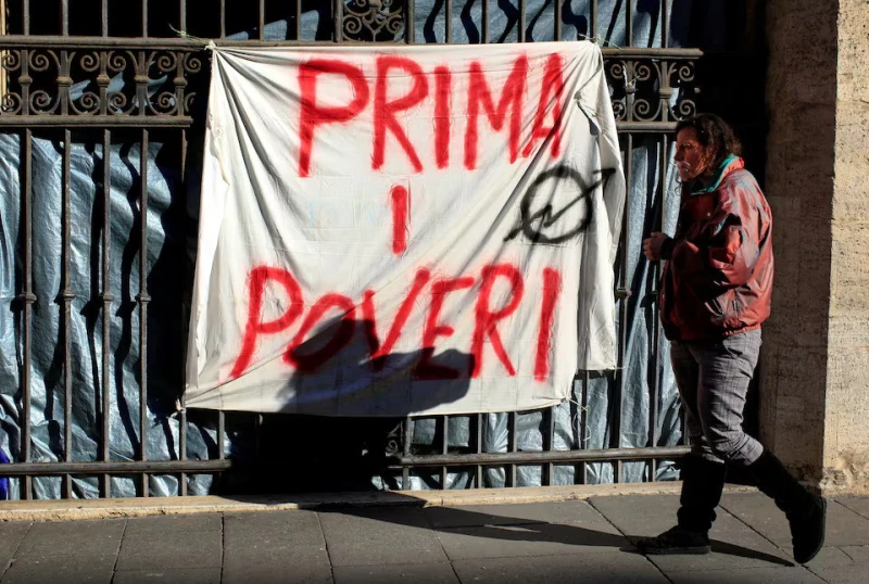 Бедността в Италия се разширява до най-високите нива от 10 години