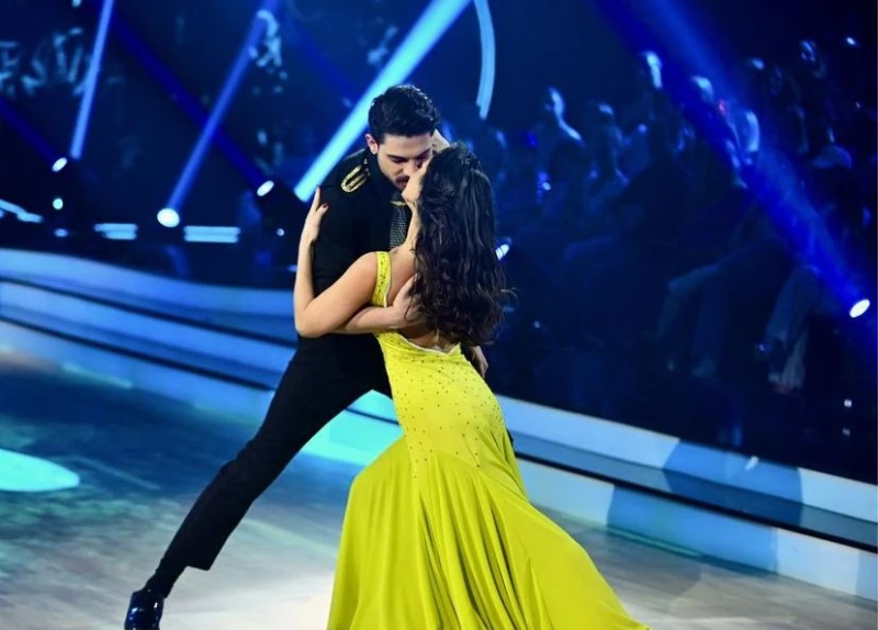 Първа, но мигновена целувка в Dancing Stars и още една отпаднала двойка