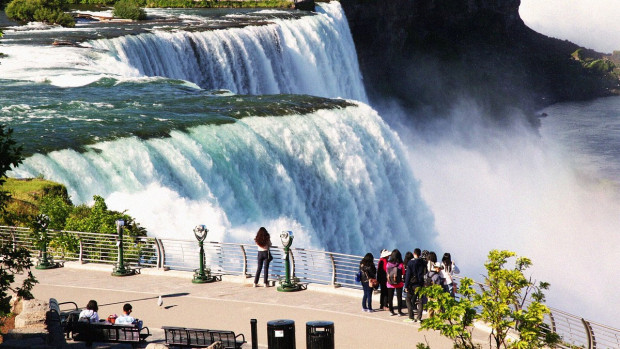 Над един милион души се очаква да посетят Ниагарския водопад