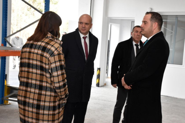 Министърът на вътрешните работи Калин Стоянов заедно с директора на