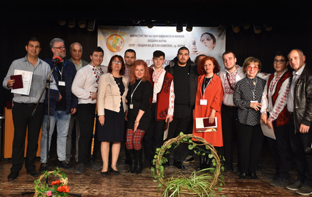 380 ученици от страната участват във фолклорен конкурс във Варна