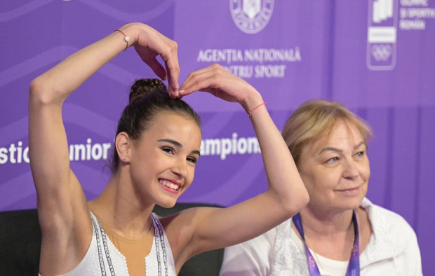 Звезда на Варна подкрепя съотборничките си на Държавното по художествена гимнастика