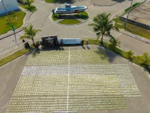 Колумбийският флот залови лодка с рекордна пратка кокаин