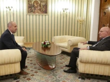 В търсене на премиер: Президентът се срещна с управителя на БНБ Димитър Радев