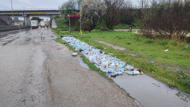 Недопустимо: "Килим" от пластмасови бутилки се простира на пътя в Русе