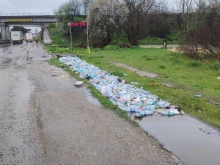 Недопустимо: "Килим" от пластмасови бутилки се простира на пътя в Русе