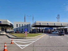 7 мигранти свалиха от дипломатическа кола граничарите на ГКПП "Капитан Андреево"