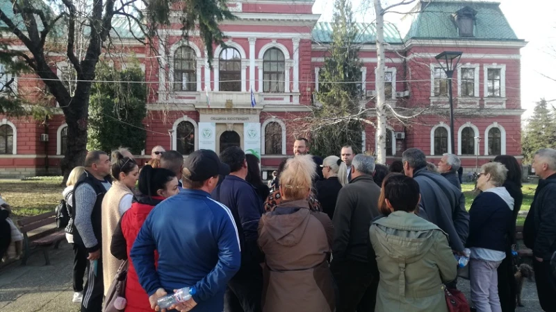 Протест срещу фотоволтаици върху земеделски земи в Кюстендил