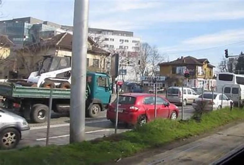Огромно задръстване има по Горнобанския път към квартал "Княжево" в София
