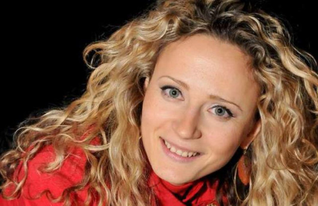 Десислава Петрова Добрева, по-известна като Деси Добрева, е българска певица. През