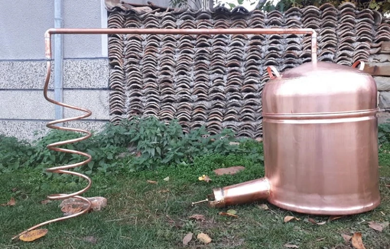 Мъж от село Усойка остана без казан за ракия и 12 литра огнена течност