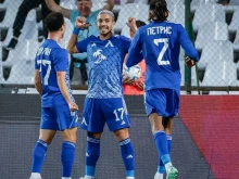 Левски води на Славия в дербито на София в Първа лига