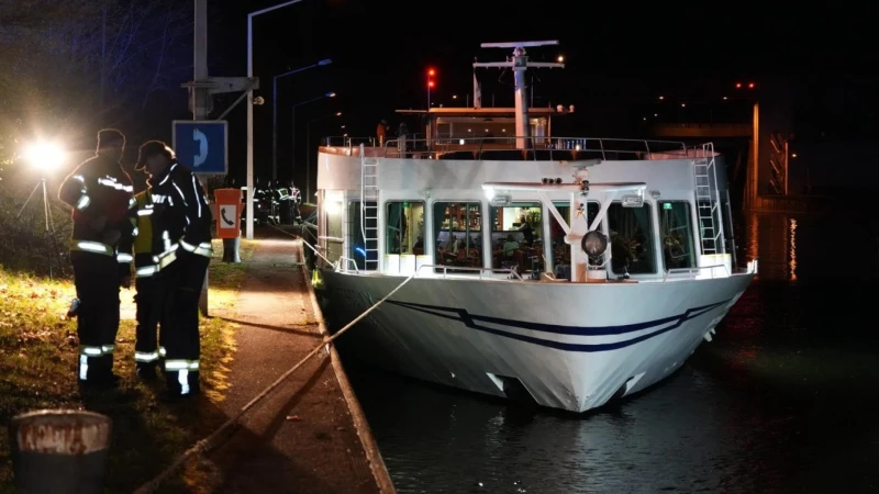 Български круизен кораб се удари в стена на река Дунав в Австрия, 11 души са ранени