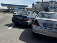 Две пловдивски коли се удариха в Асеновград