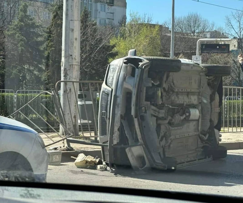 Преобърнал се автомобил предизвика задръстване на Ботевградско шосе в столицата