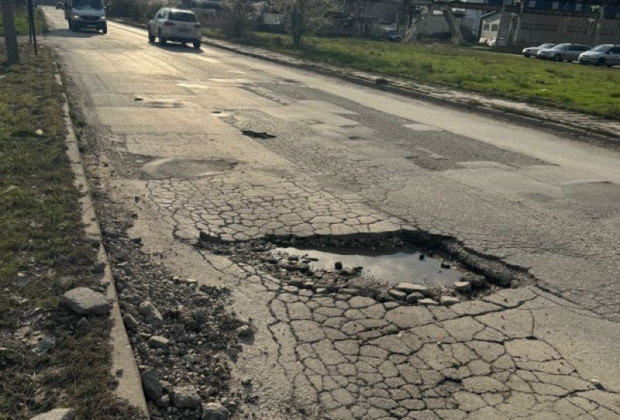 Пловдивчани пропищяха от дупки като ями, районният кмет: 