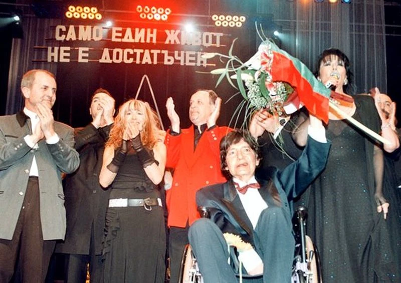 Великият Емил Димитров композира песни и плаче