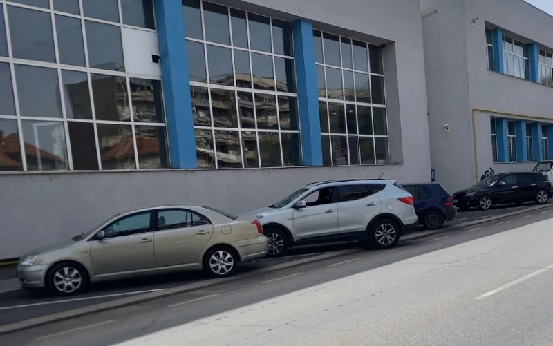 Край на авантата при паркирането в Кюстендил