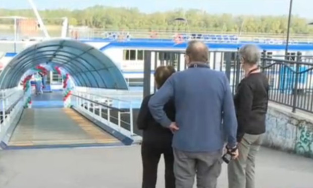 </TD
>Русе посреща първия български круизен кораб с туристи по Дунав.