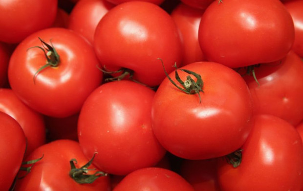 Отрова в чинията Откриха десетки опасни вещества във вносни домати