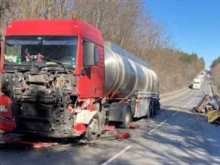 Смърт на пътя Могила - Елхово при челна катастрофа между цистерна и кола