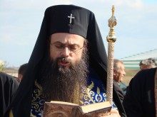 Владиката дари СОУ "Паисий Хилендарски"