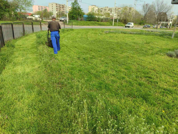 TD Община Русе стартира косенето на тревните площи в града Дейностите