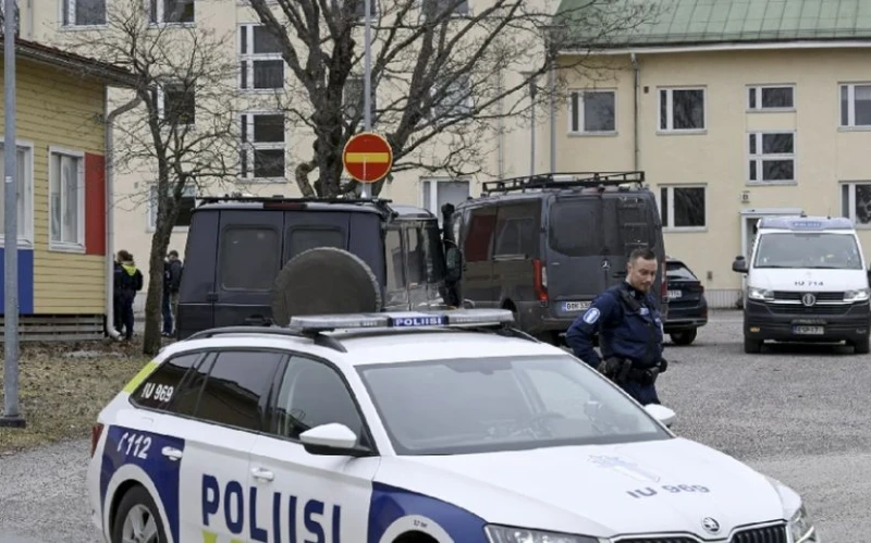 12-годишен уби връстник и рани тежко други две деца в училище във Финландия