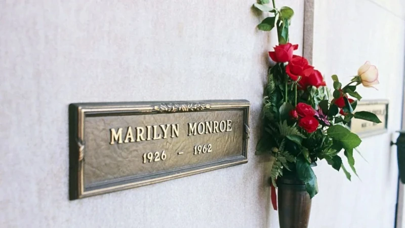 Крипта в близост до останките на Мерилин Монро се продаде за близо 200 000 долара